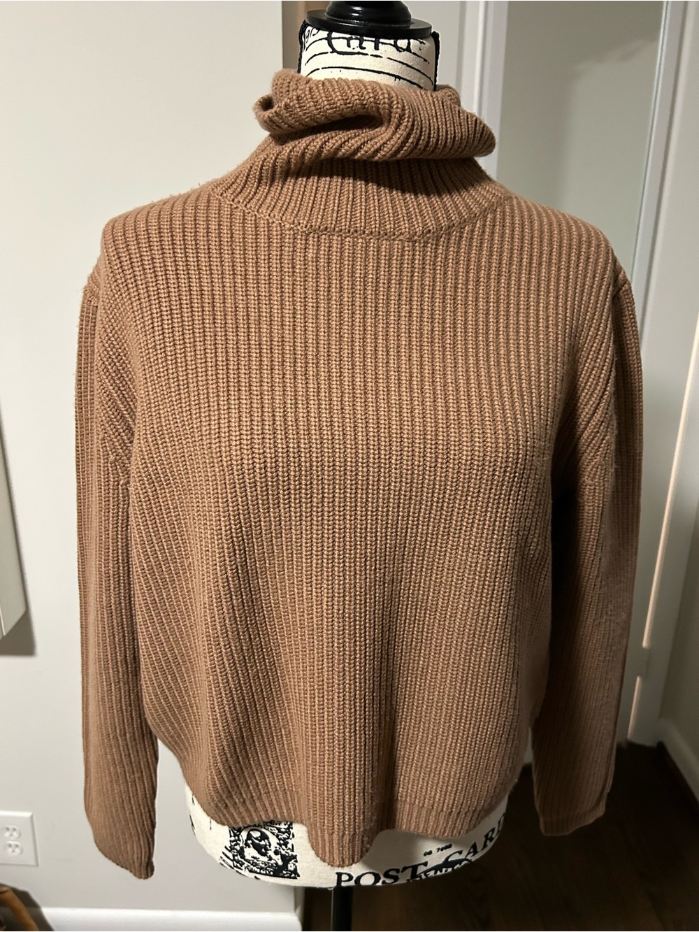 Jenni Kayne camel cropped cashmere/wool turtleneck. Medium.